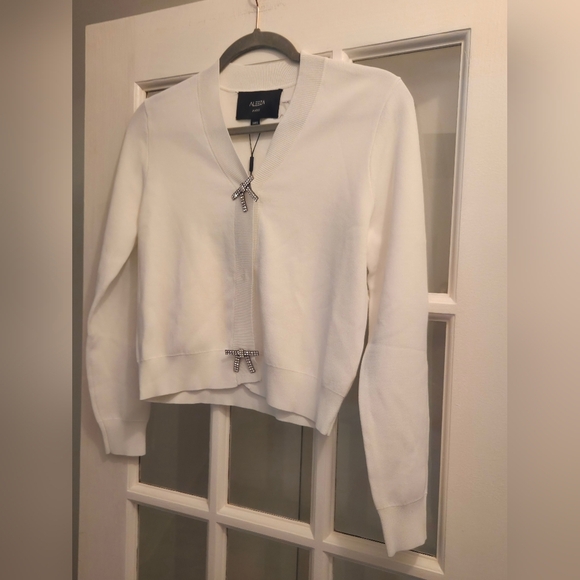 Aleeza Jodie Elegant White Knit Cardigan with Bow Details - Picture 5 of 9